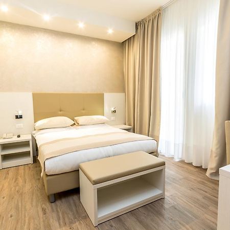 Hotel Touring Lido di Jesolo Dış mekan fotoğraf