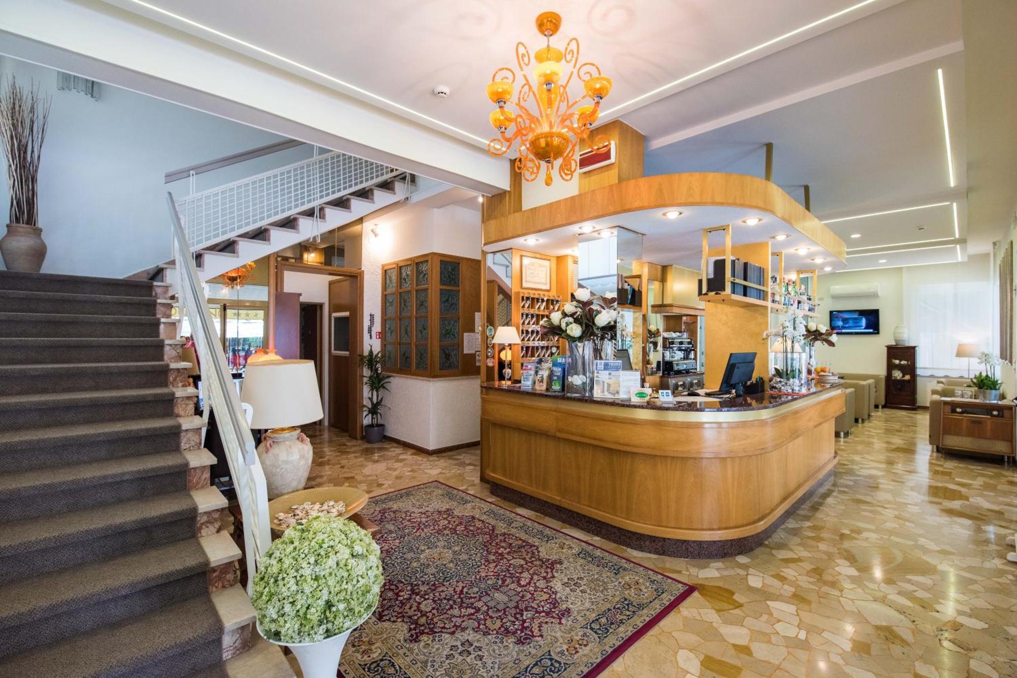 Hotel Touring Lido di Jesolo Dış mekan fotoğraf